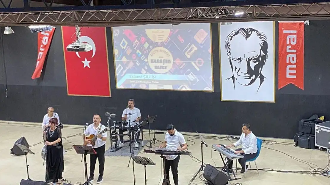 Ödemiş'te 'Karışık Kaset' Konseri Coşkuyla Gerçekleşti