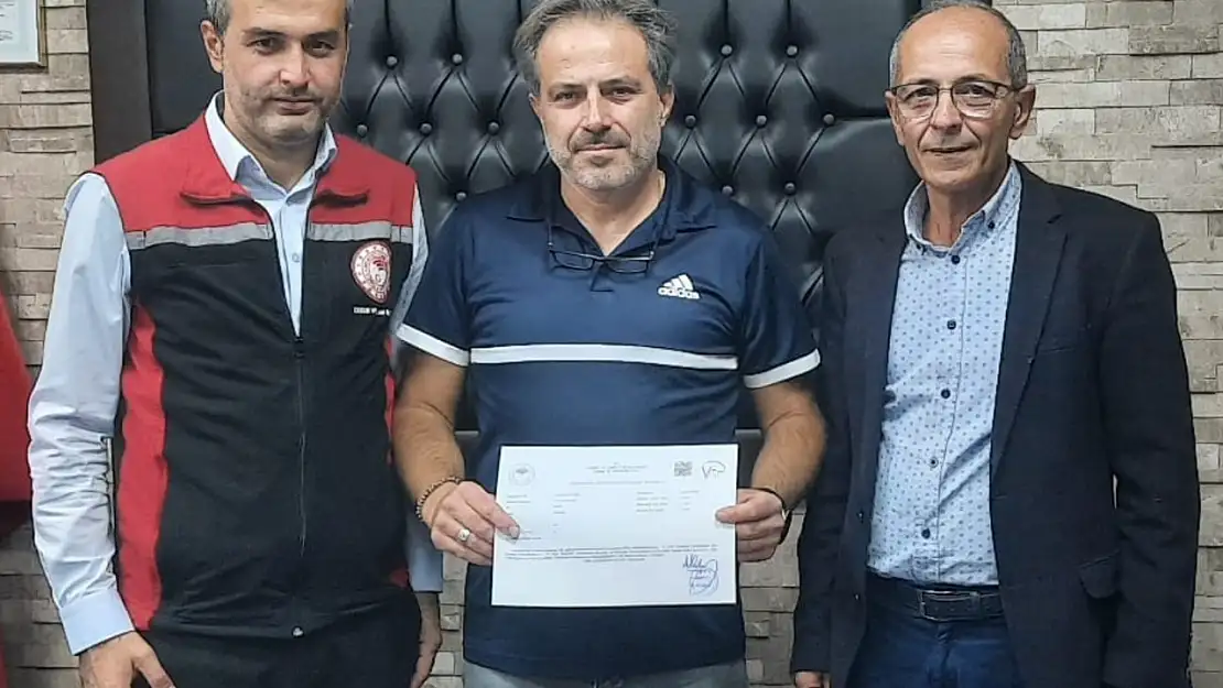 Ödemişli Üretici Taner Köstekli'ye 'Hastalıktan Ari İşletme' Sertifikası Verildi