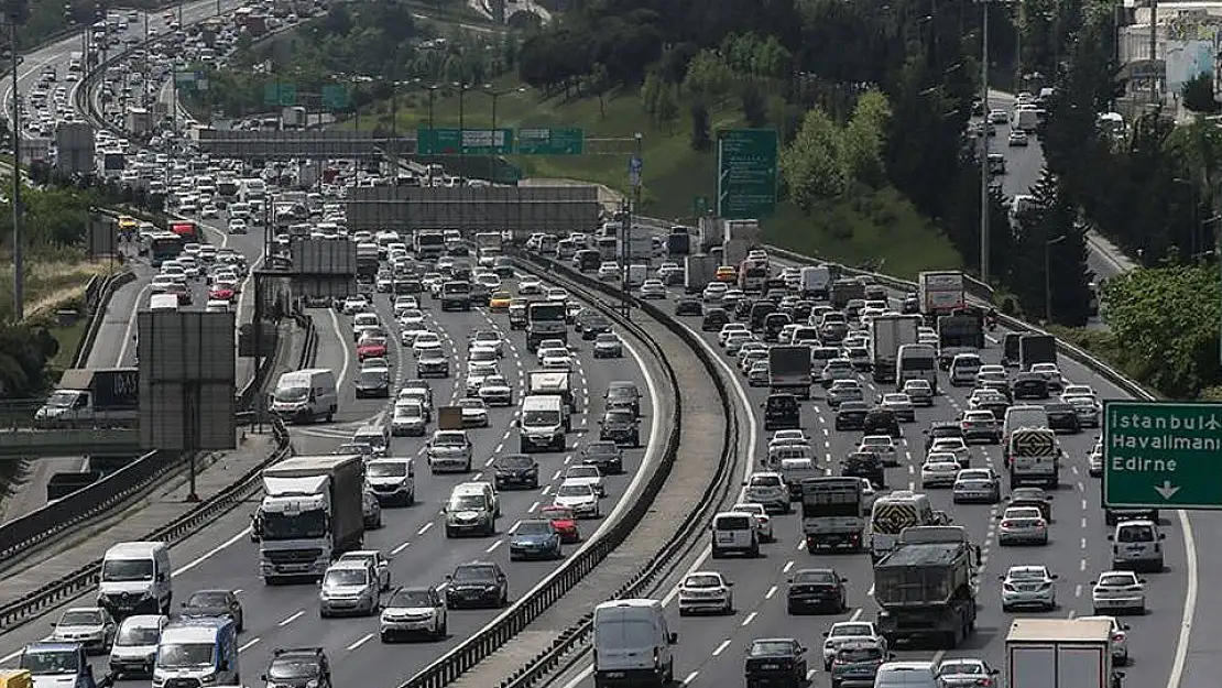 Okulların açılmasıyla İstanbul'da trafik felç oldu