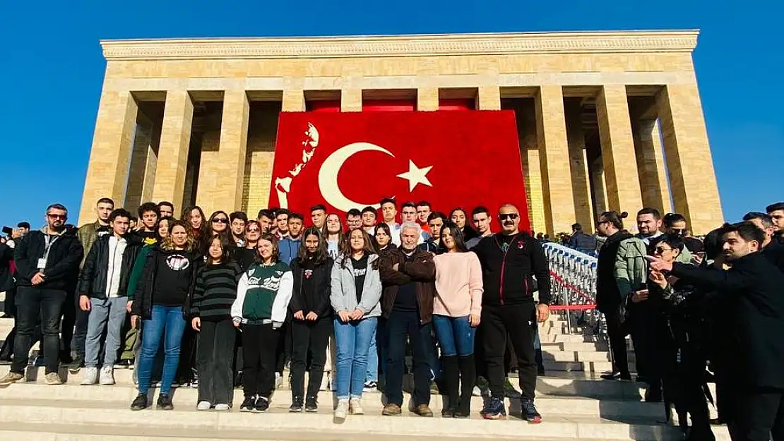 Okulumuzun Ankara Gezisi: Öğrenciler Anıtkabir’i Ziyaret Etti