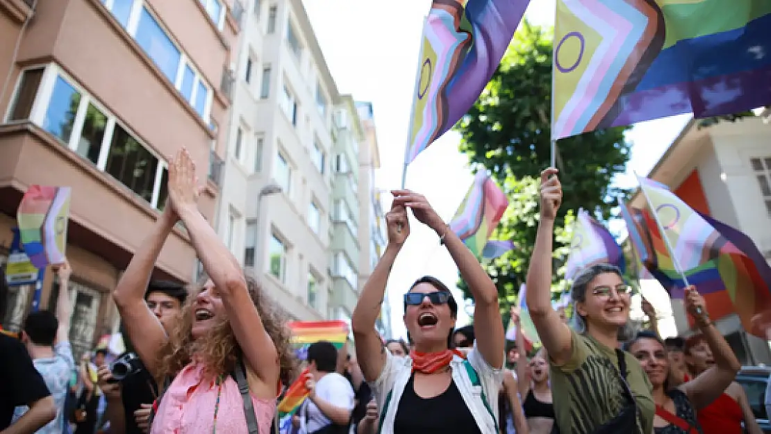 Onur Yürüyüşünde beklenmedik hamle!