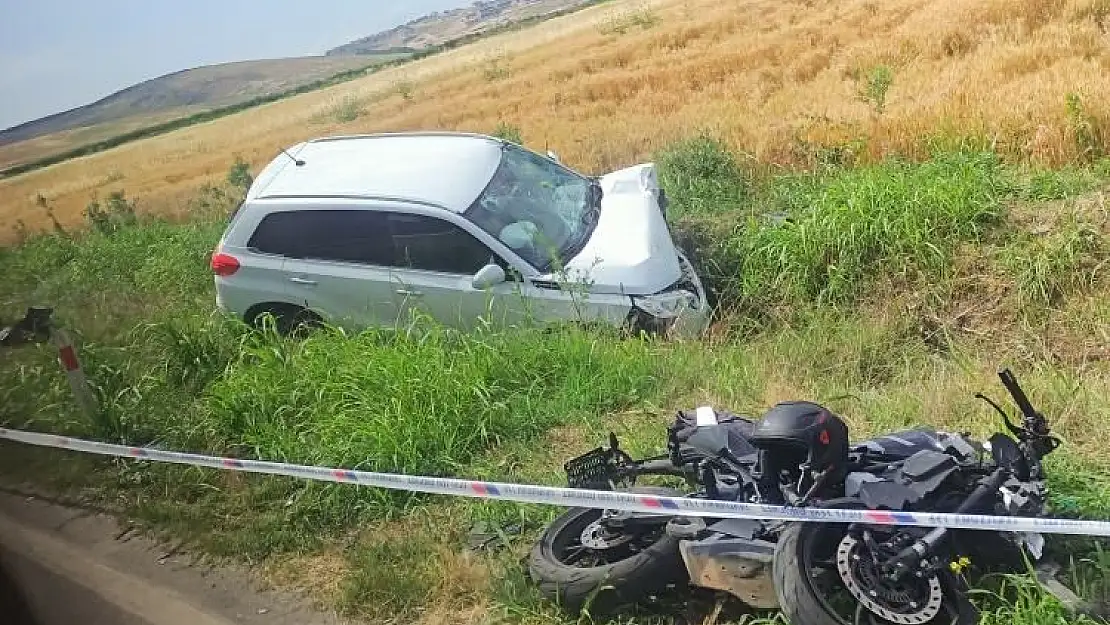 Otomobil ile çarpışan motosikletin sürücüsü hayatını kaybetti
