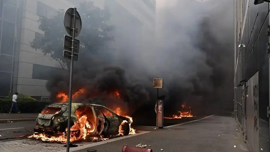 Paris’te tramvay hat seferleri kaldırıldı