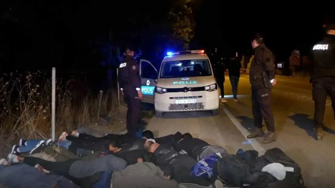 Polis'in “dur” emrine uymayan göçmenler kaza yaptı