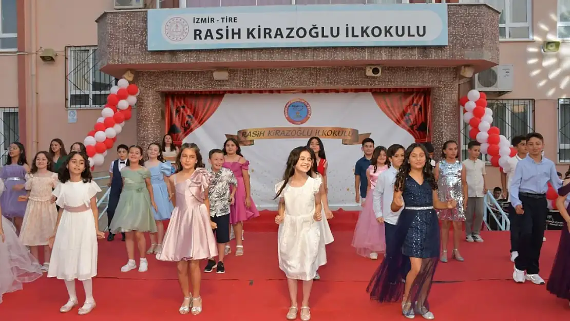 Rasih Kirazoğlu İlkokulu'nda Mezuniyet Sevinci