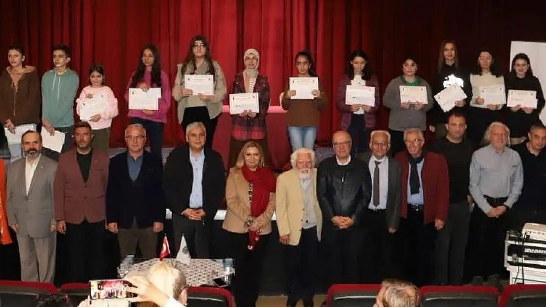 Savaş ve Recep Başsoy Türkçemize Özen Dil ve Yazın Ödülleri sahiplerini buldu