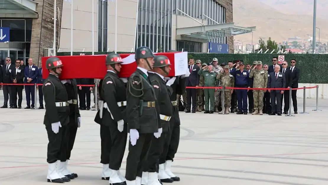 Şehit Mehmetçikler Gözyaşlarıyla Memleketlerine Uğurlandı