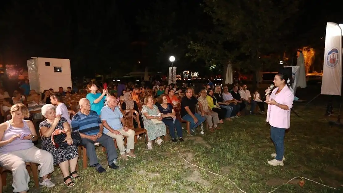 Selçuk Belediyesi, “İftarlık Gazoz” Filmi ile Açık Hava Sinemasını Canlandırdı