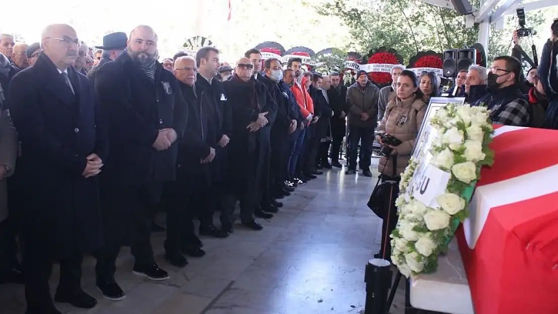 SELÇUK YAŞAR SON YOLCULUĞUNA UĞURLANDI