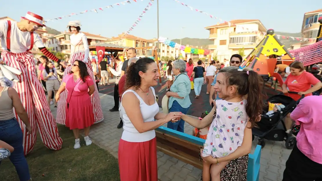 Selçuk’ta Yenilenen Cumhuriyet Parkı Çocuk Şenliğiyle Açıldı