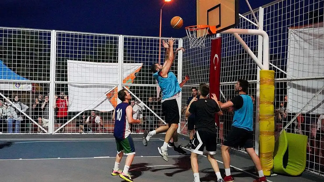 Streetball turnuvası nefes kesti