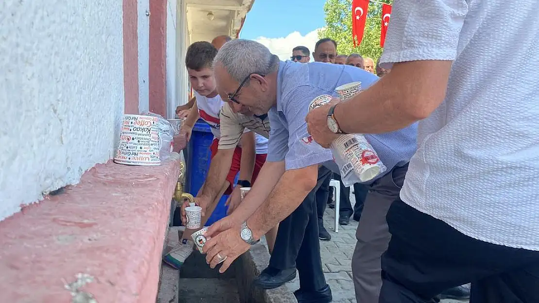 Su değil ayran akıyor