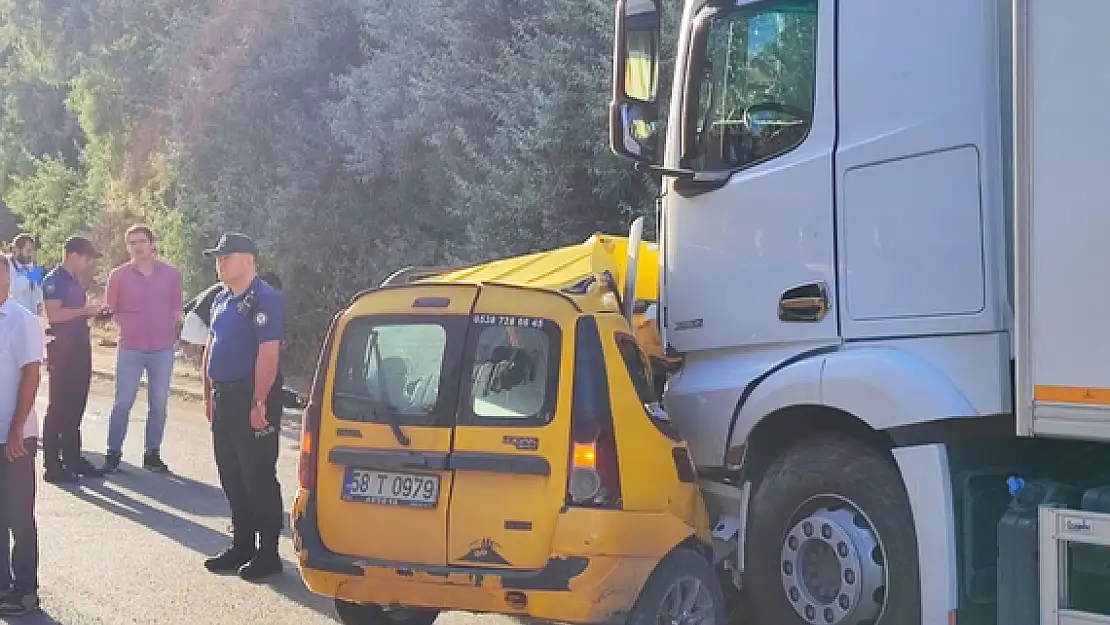 Tailden dönen aile trafik kazası kurbanı oldu