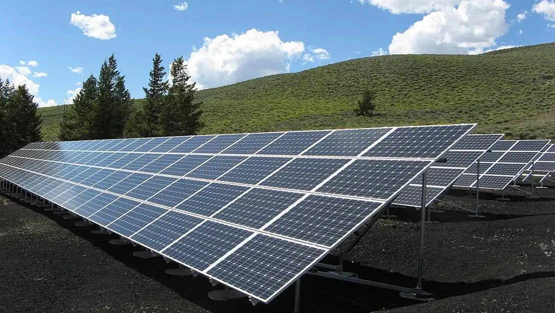 Tarihte ilk bu yıl yenilenebilir enerji, fosil yakıt enerjisini aştı