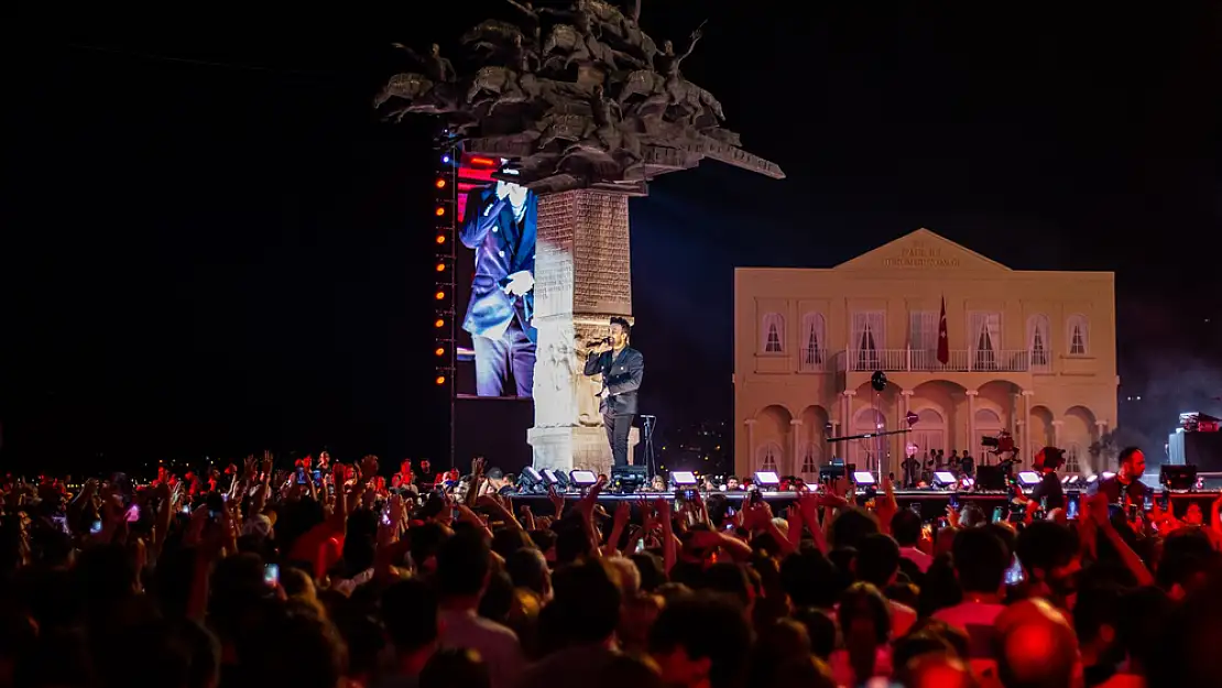 Tarkan konserinin İzmir'e 100 milyon lira katkısı oldu