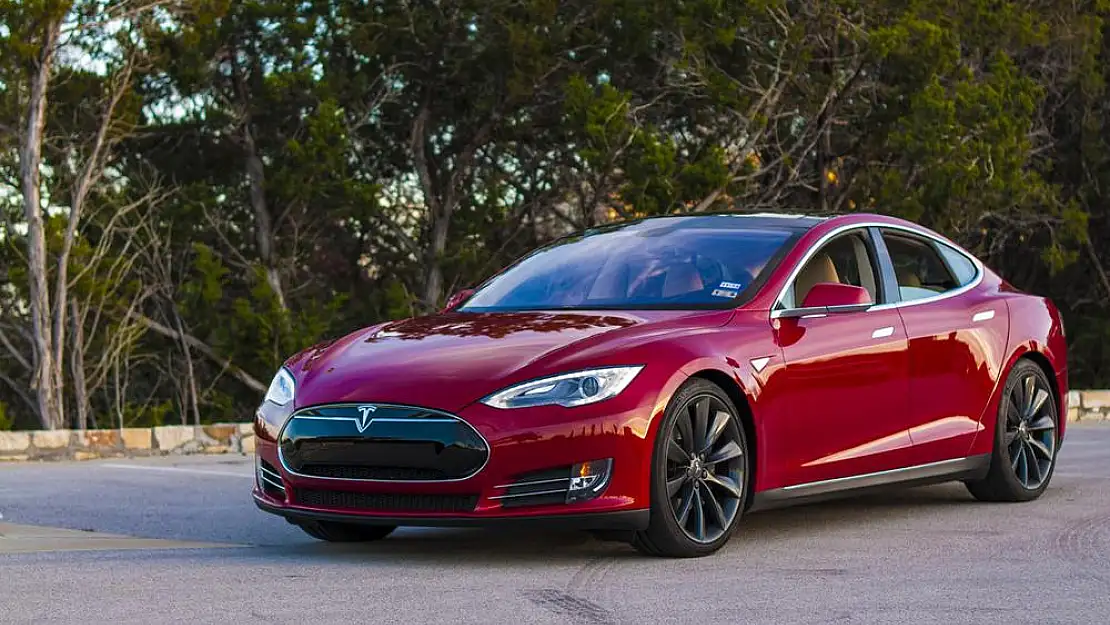 Tesla Yetkilileri Araç Kayıtlarına Erişiyor mu?