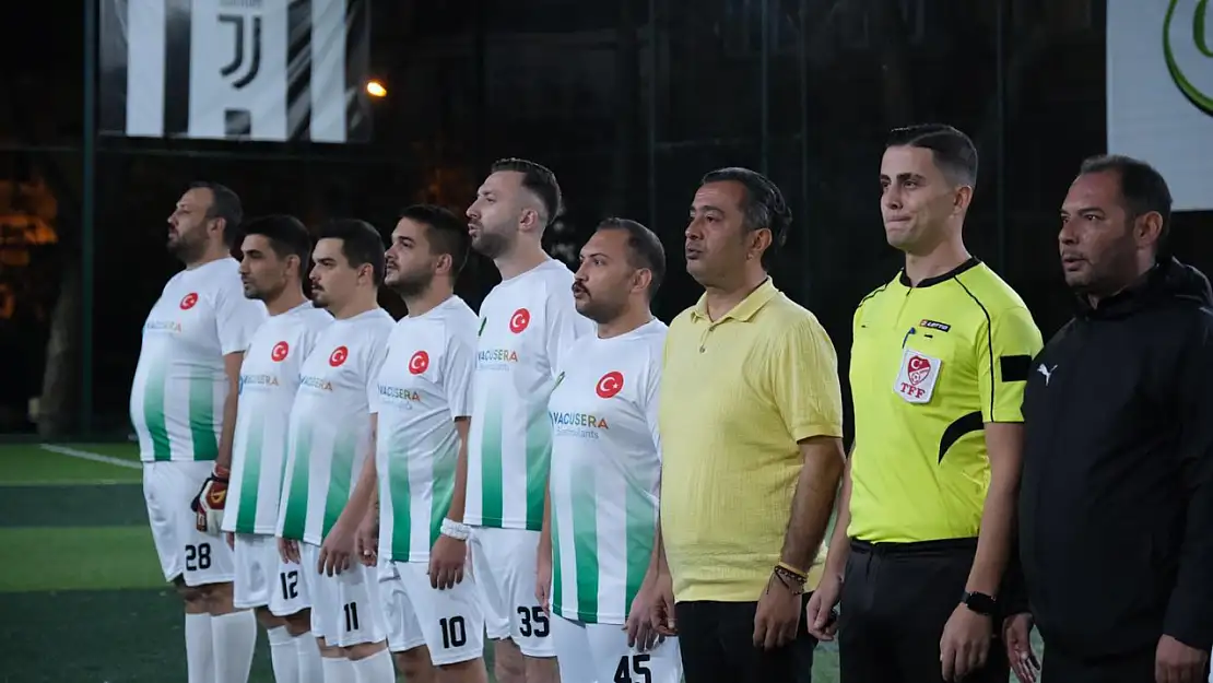 Tire Belediyesi ve Tire Organize Sanayi Bölgesi İş Birliğiyle Düzenlenen Şirketler Ligi Kapsamında Halı Saha Turnuvası, Büyük Bir Heyecanla Başladı