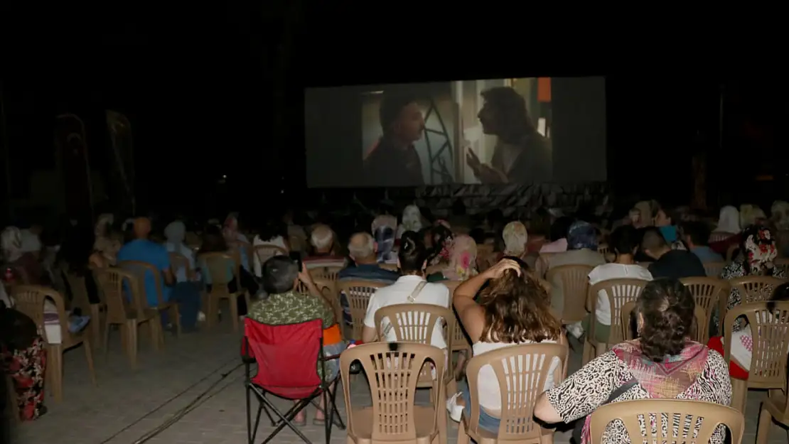 Tire Büyükkale Mahallesi'nde Açıkhava Film Gösterimi