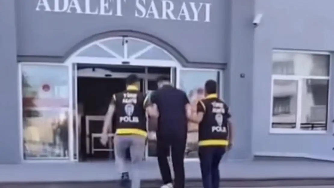 TİRE'DE 3 MİLYONLUK VURGUN! KENDİNİ KAMU GÖREVLİSİ OLARAK TANITTI, ALTIN VE PARAYI ALIP KAYIPLARA KARIŞTI