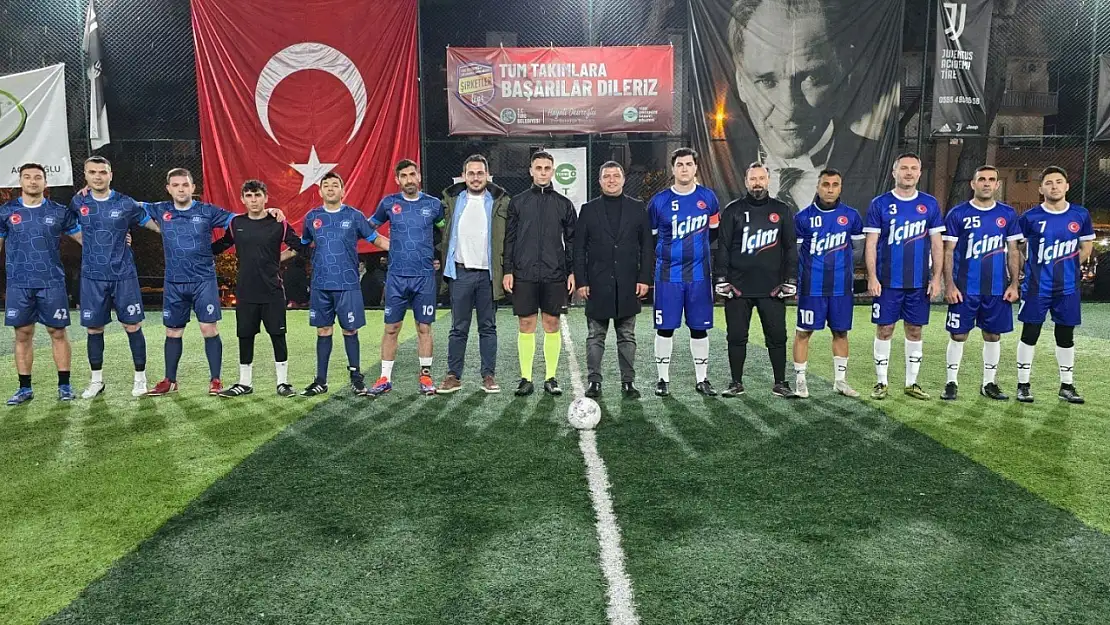 Tire'de Şirketler Ligi Halı Saha Futbol Turnuvası Yarı Finalde Heyecan Dorukta