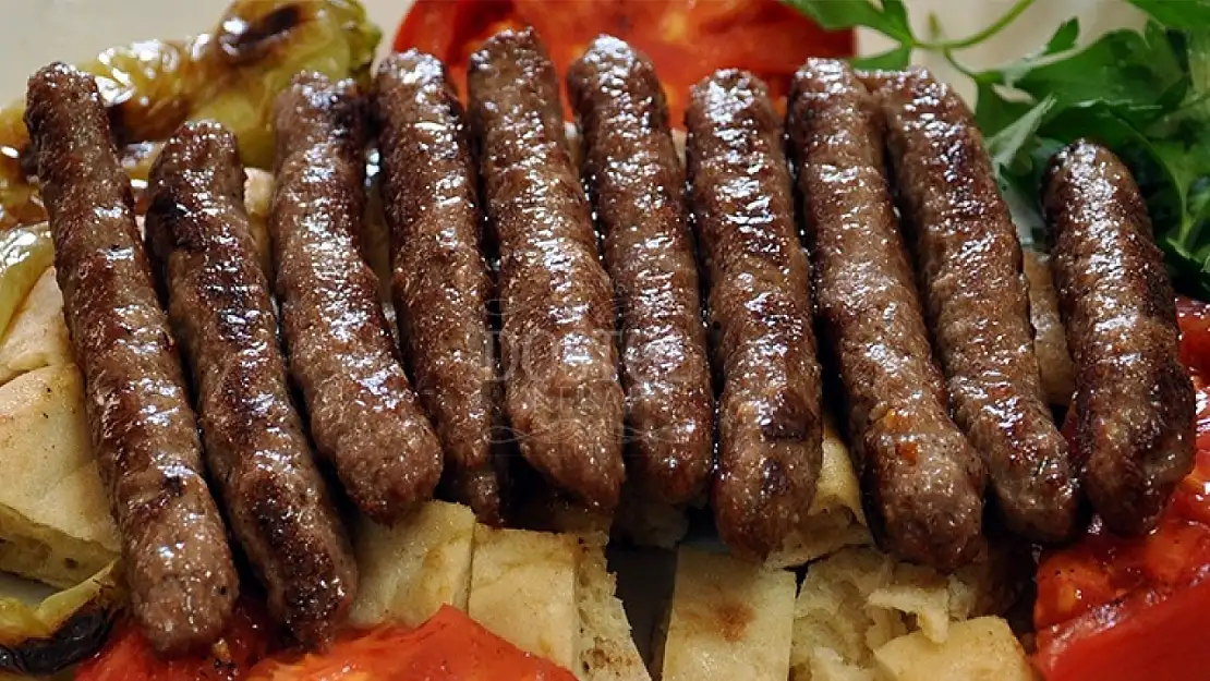 Tire Düğünlerinde Ödemiş Köfte Tercihi Tartışma Yarattı