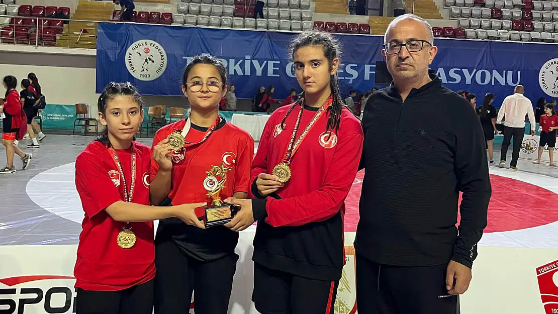 Tire'nin Gururu Kadın Güreş Takımı Türkiye İkincisi Oldu