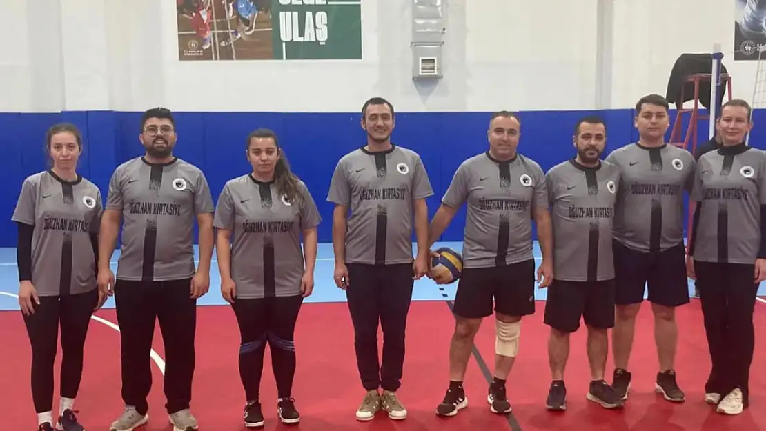 Tire Öğretmenler Voleybol Turnuvası Çeyrek Final Heyecanı Sona Erdi