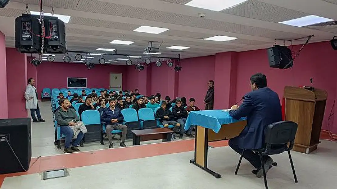 Torbalı Müftüsü Mehmet Muslu, İmam Hatip Lisesi Öğrencileriyle Buluştu