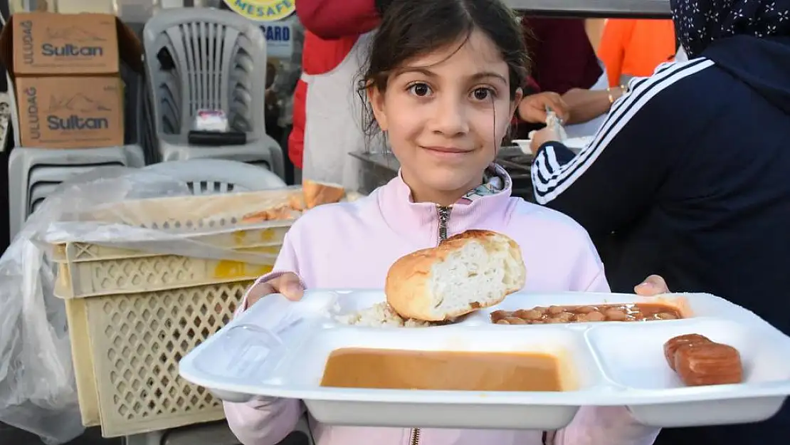 Torbalı'da depremzede vatandaşlar için dayanışma iftarı