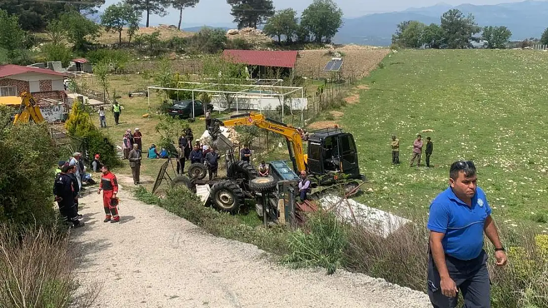 Traktör devrildi, sürücü yaşamını yitirdi