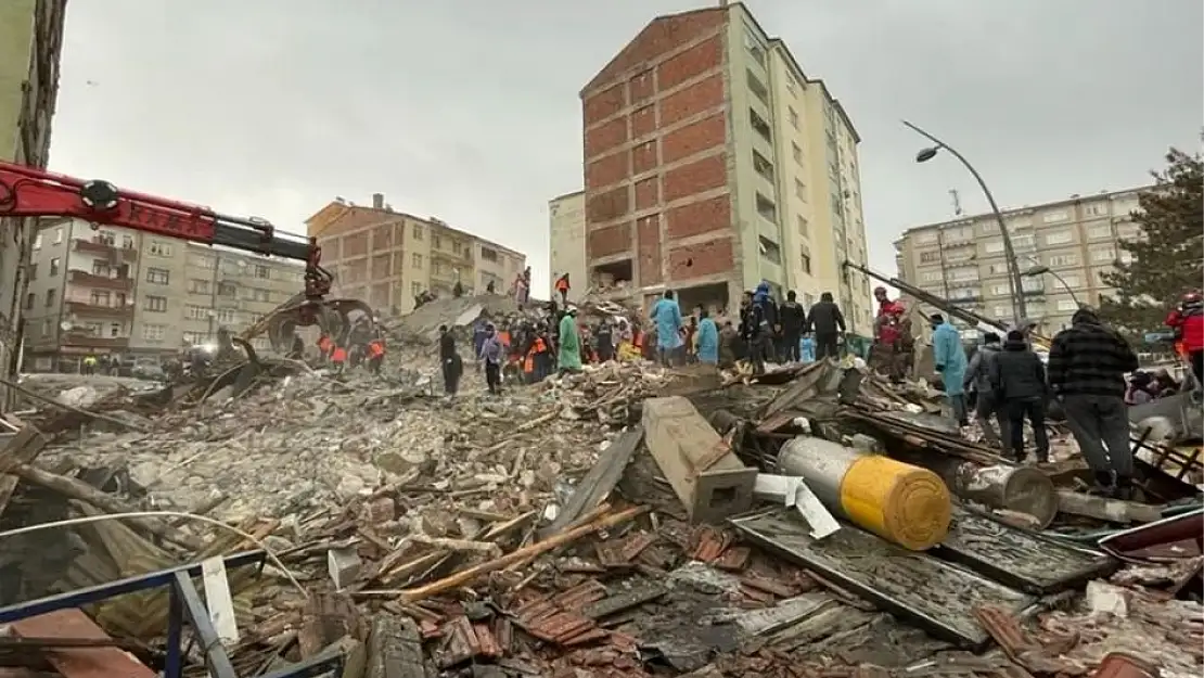 TÜRKİYE KAHRAMANMARAŞ DEPREMİYLE SARSILDI