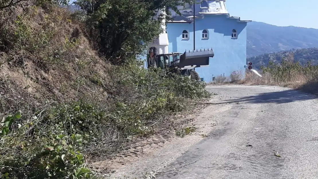 Umurlu Mahallesi'nde Yol Güvenliği İçin Şarampol Açma Çalışmaları Başladı