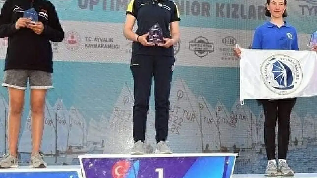 Urla’nın başarılı gençleri ödüle doymuyor