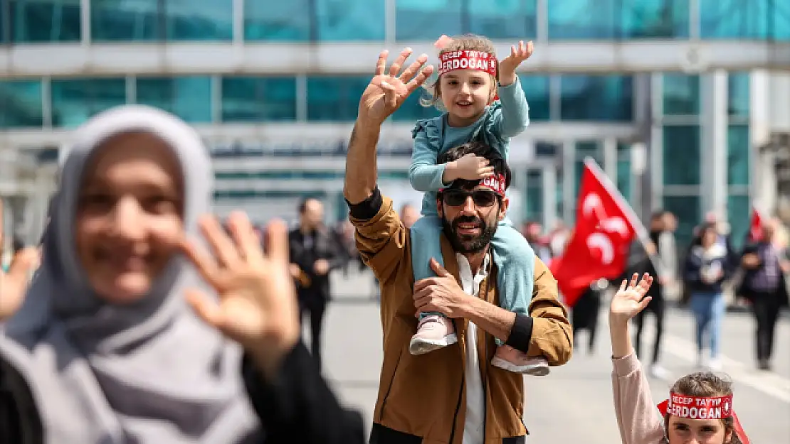 Vatandaşlar “Büyük İstanbul Mitingi” için alanı tıka basa doldurdu