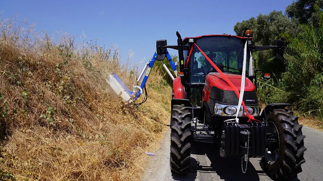 Yangın Riskine Karşı Yol Kenarları Temizleniyor