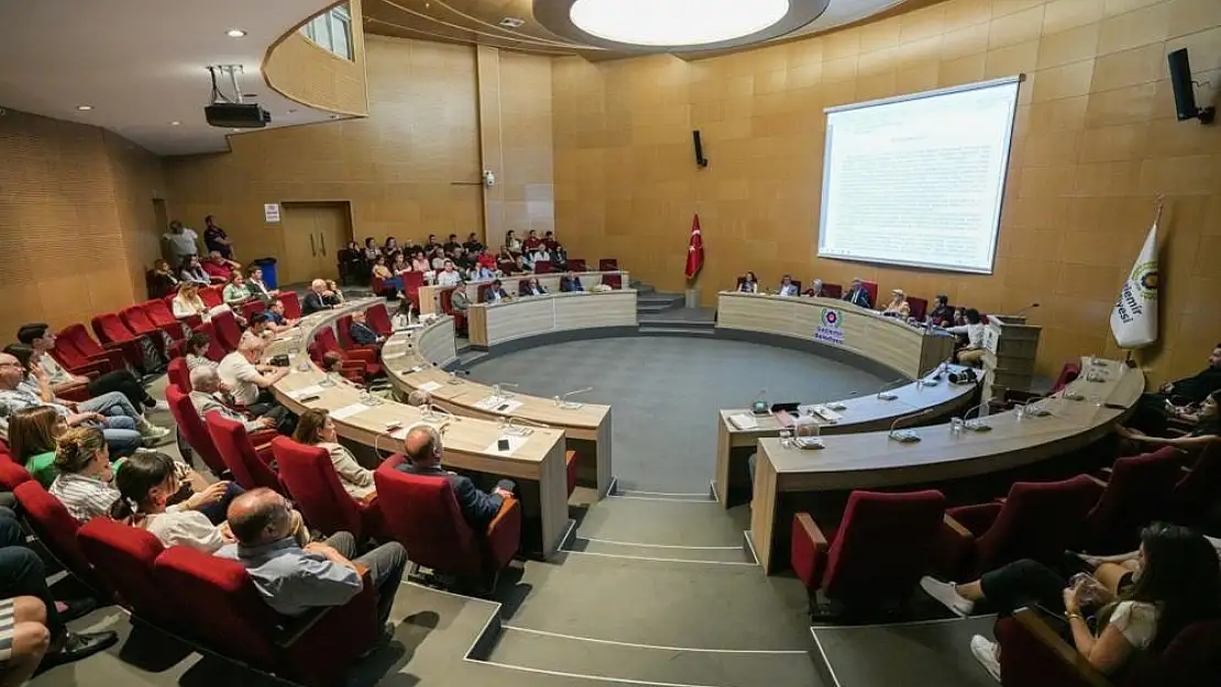 Yetki ve destek, İzmirli belediyelerden esirgeniyor