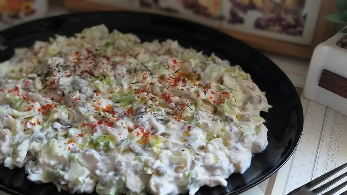 Yoğurtlu tavuk salatası tarifi ile sofralarınızı süsleyin