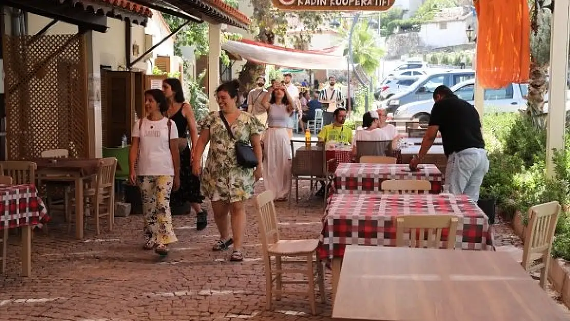 Yurtdışından gelen misafirler Narlıdere’yi ziyarete geldi