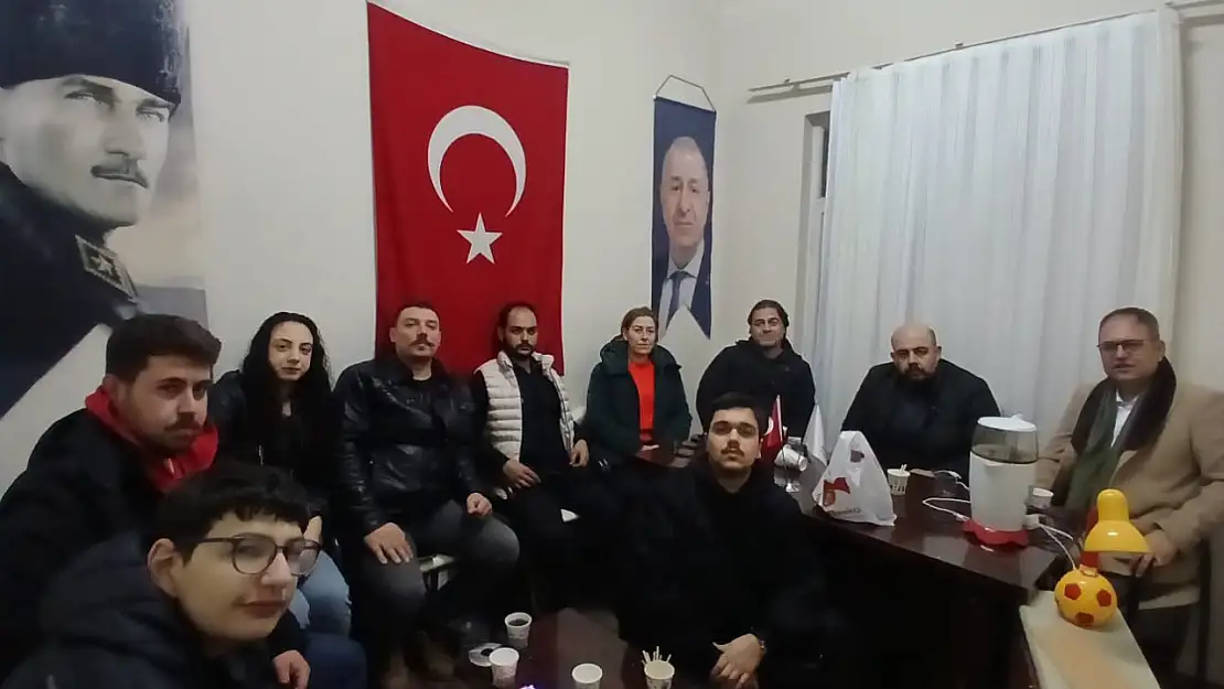 Zafer Partisi Ödemiş İlçe Teşkilat Başkanı Uğur Bayrakcı'dan Ümit Özdağ'ın Gözaltına Alınmasına Tepki: 'Kahrolsun İstibdat, Yaşasın Hürriyet!'