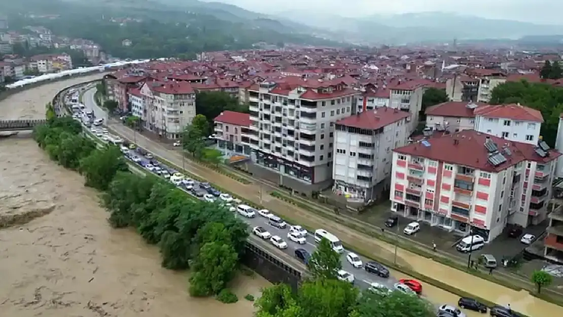 Zonguldak’ta afet kimi yerler enerjisiz kaldı, hastaneleri su bastı