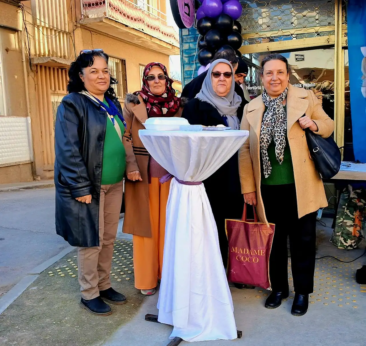 TİREDE'DE BİR İLK: TERZİ VE KAFE BİR ARADA