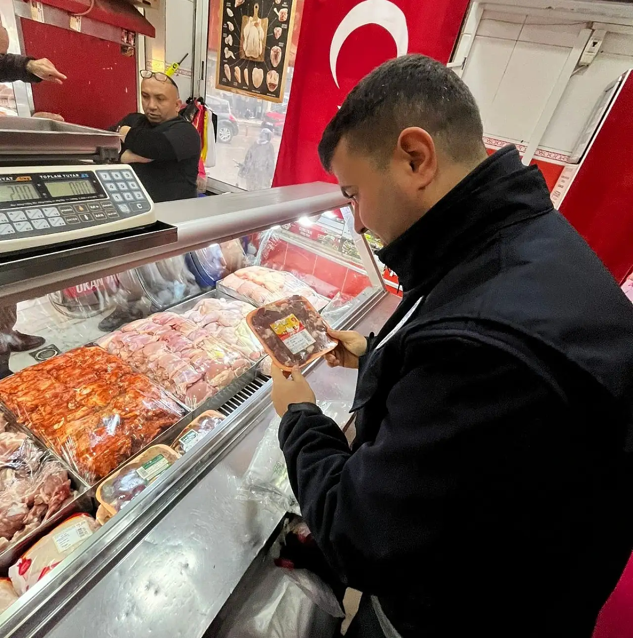 Zabıta'dan Tire'deki Çiğ Tavuk Satıcılarına, Sıkı Denetim