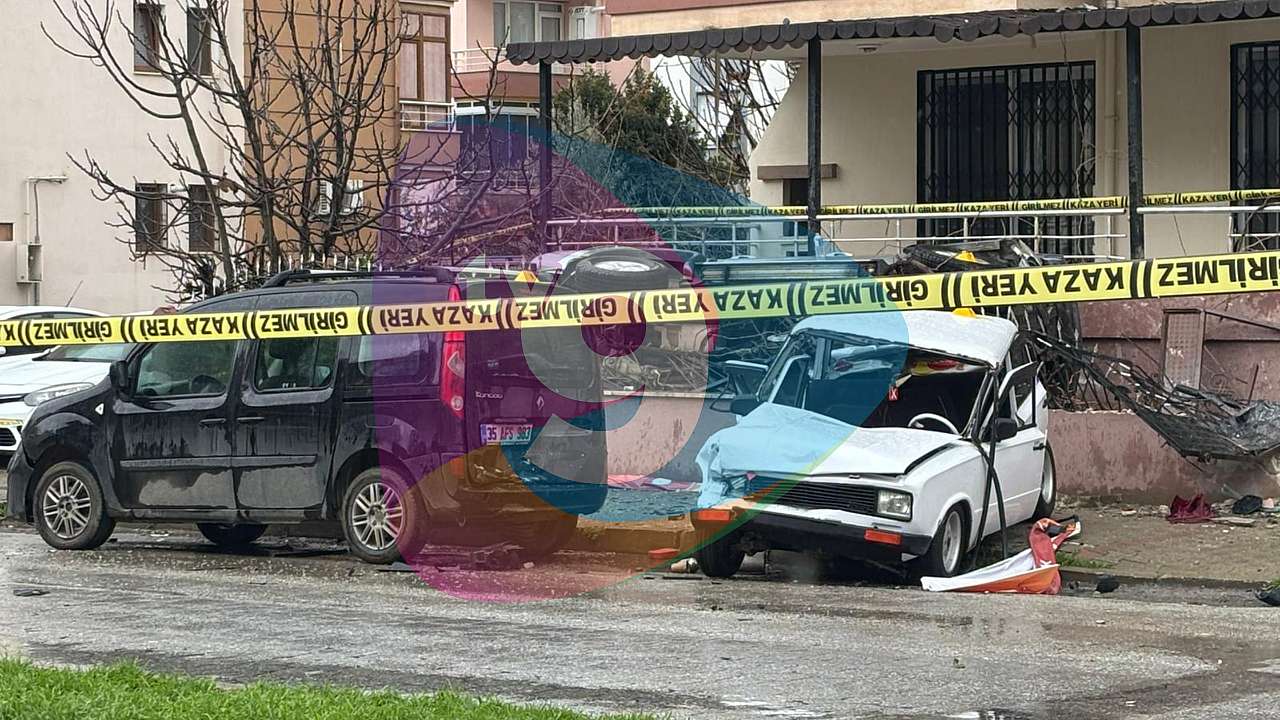 ÖDEMİŞ ZAFER MAHALLESİ'NDE DEHŞET ANLARI: PİKAP EVE GİRDİ, 1'İ AĞIR 6 YARALI