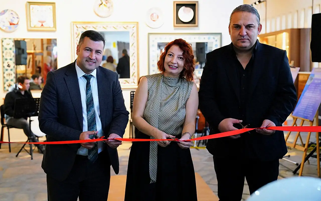 Tire Kent Müzesi'nde Rengarenk Çini Sergisi