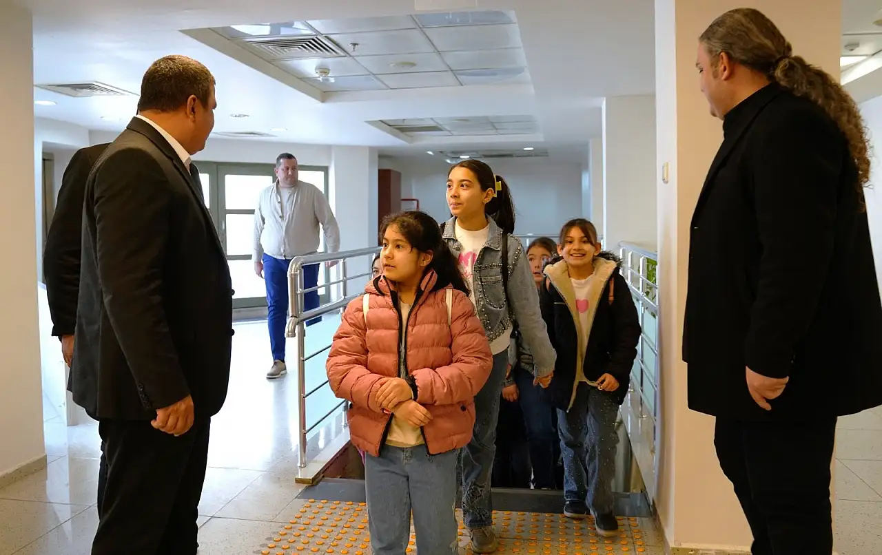 Karne Hediyesini Alan Öğrenciler, Başkan Okuroğlu'na Teşekkür Etti