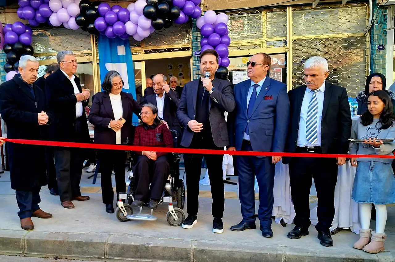 TİREDE'DE BİR İLK: TERZİ VE KAFE BİR ARADA