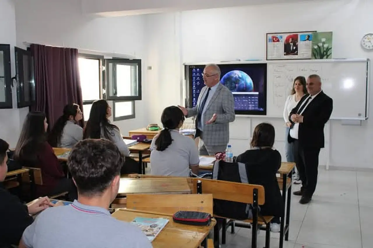 İlçe Millî Eğitim Müdürü Sunullah Desticioğlu, Ödemiş'te Okul Ziyaretlerini Sürdürüyor