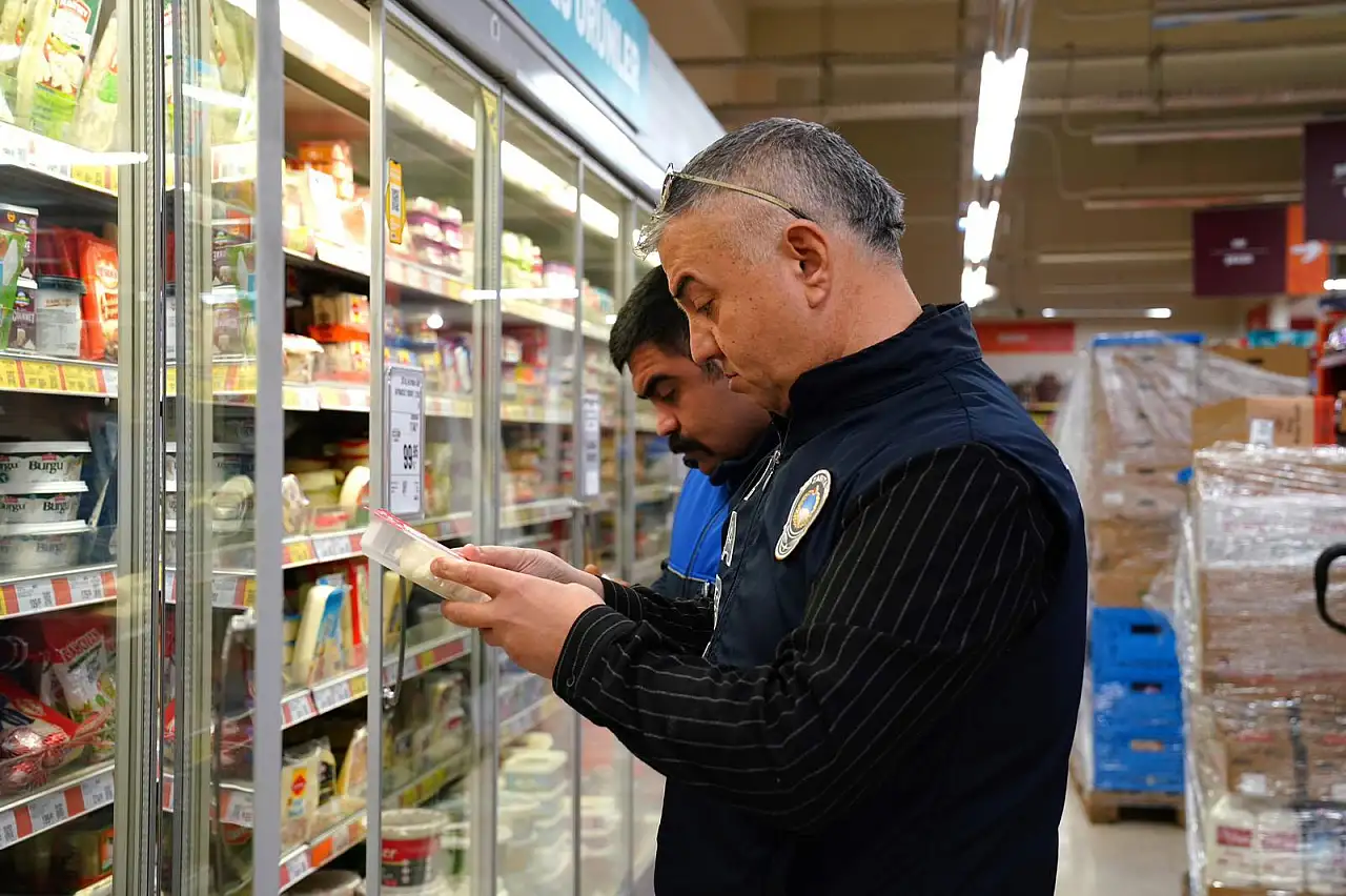 Tire'de Zincir Marketlerde, Kapsamlı Denetim Yapıldı