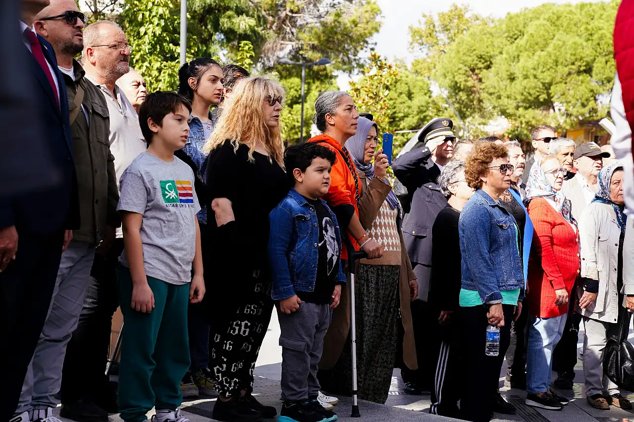 Çelenk Törenine Protokol Eksiksiz Katıldı