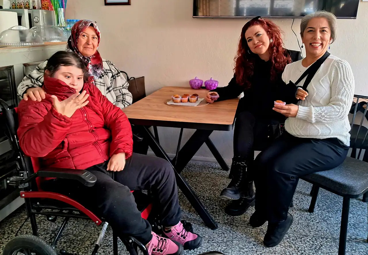 TİREDE'DE BİR İLK: TERZİ VE KAFE BİR ARADA